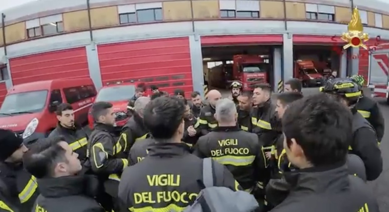 I Vigili del Fuoco agli Spedali Civili di Brescia per gli auguri ai piccoli pazienti