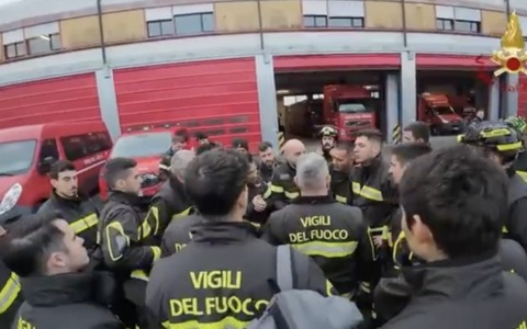 I Vigili del Fuoco agli Spedali Civili di Brescia per gli auguri ai piccoli pazienti