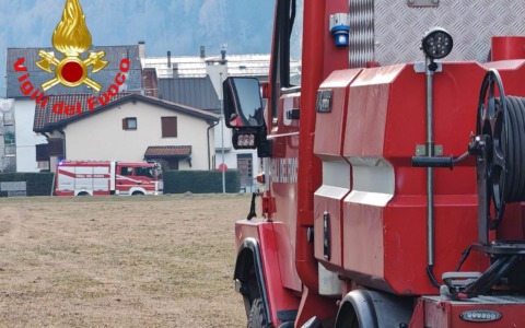 Incudine: incendio di sterpaglie, intervengono i Vigili del Fuoco