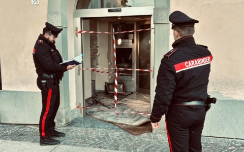 La banda dei bancomat torna in azione: colpito uno sportello a Travagliato