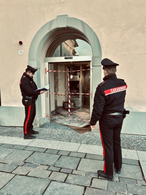 La banda dei bancomat torna in azione: colpito uno sportello a Travagliato