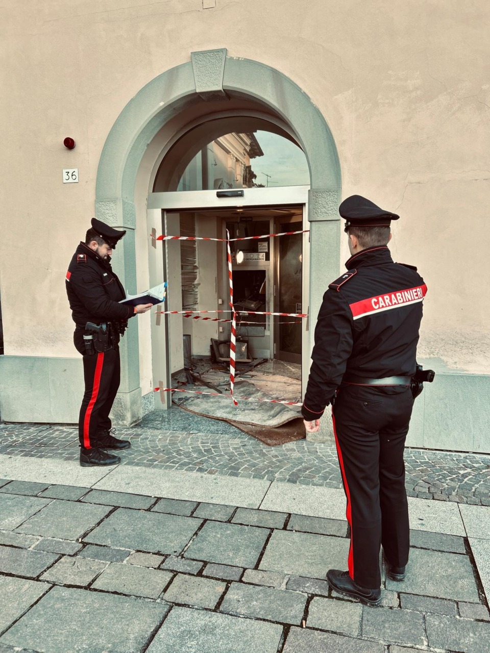 La banda dei bancomat torna in azione: colpito uno sportello a Travagliato