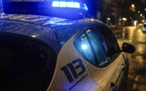 Rapinano un’anziana del suo cellulare e si danno alla fuga: in manette due pregiudcati