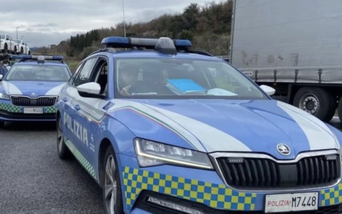 Rifiuti speciali e scarti di lavorazione gestiti illegalmente in una carrozzeria a Flero: due denunciati