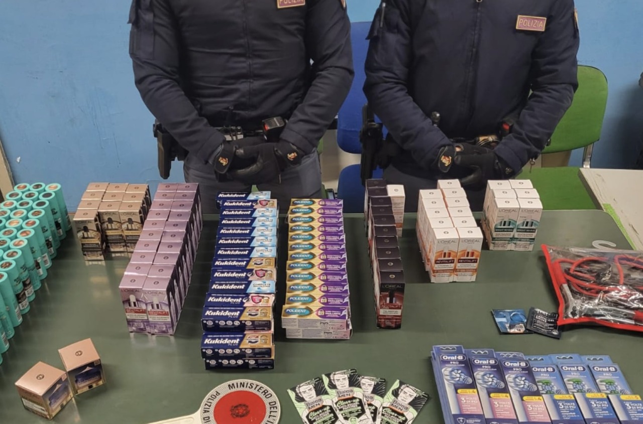 Rubano all’Esselunga di Verona e Brescia: sgominata banda di ladri, due arresti e sequestro per migliaia di euro