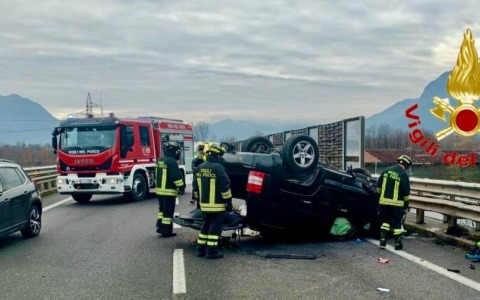 Sinistro a Pian Camuno: due le auto coinvolte, una si è ribaltata