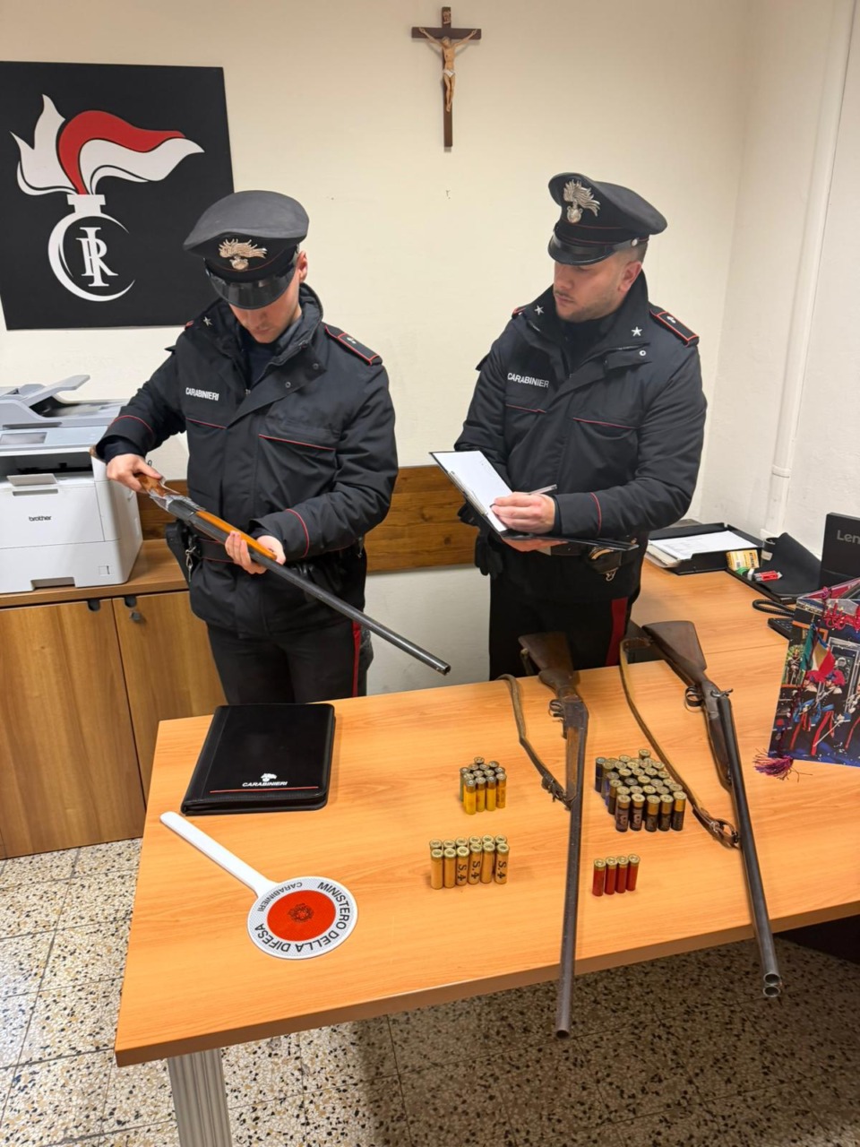 Tre armi da fuoco illegalmente detenute: arrestato un 78enne di Montichiari