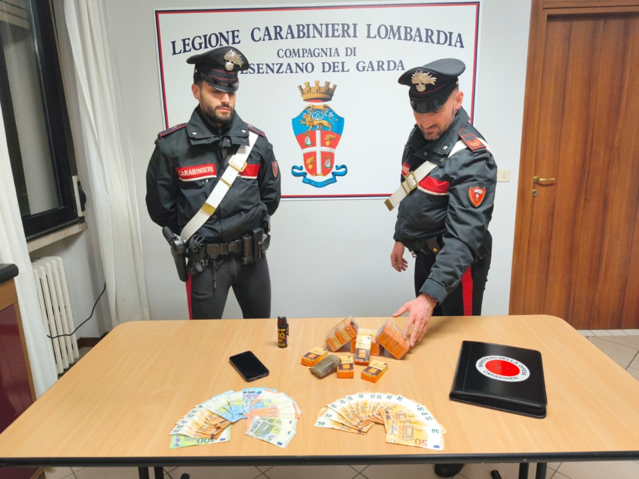 Trovato con due chili di hashish a bordo della sua auto: scattano arresto e sequestro