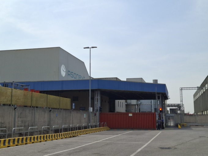 Infortunio a Ospitaletto: cade da due metri mentre sistema dei bancali e sbatte la testa