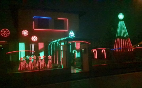 Un Christmas light show in piena regola si può trovare negli Usa o tra le vie di Borgo