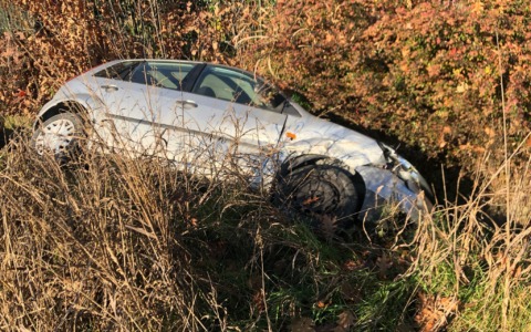 Auto fuori strada dopo l’urto: traffico in tilt a Rovato