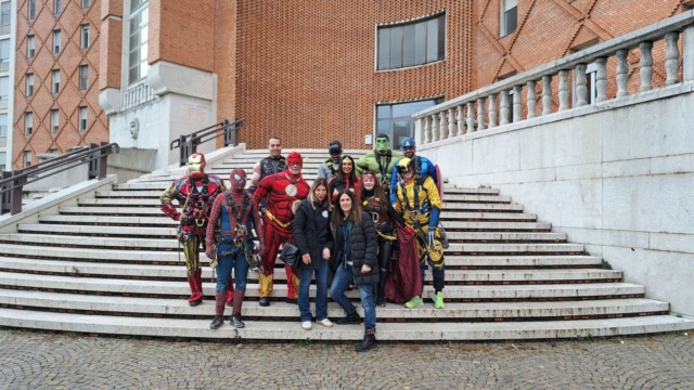 I supereroi  acrobatici regalano un sorriso all’Oncologia pediatrica