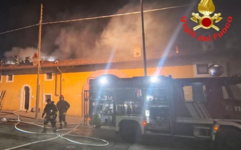 Calcinato: a fuoco il tetto di un’abitazione