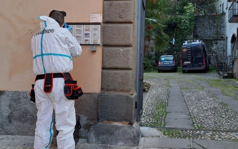 Capriolo, aggredisce la moglie e la ferisce al collo con un coltello: gravissima una 45enne