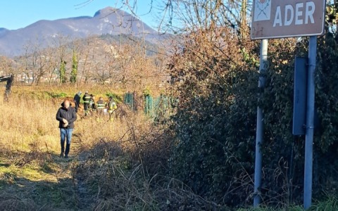 Ossa umane in un campo tra Adro e Palazzolo: proseguono gli scavi