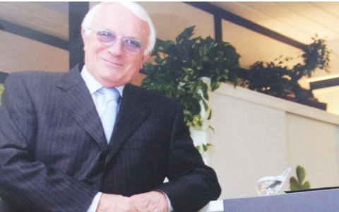 Si fa cambiare cognome  in memoria del nonno