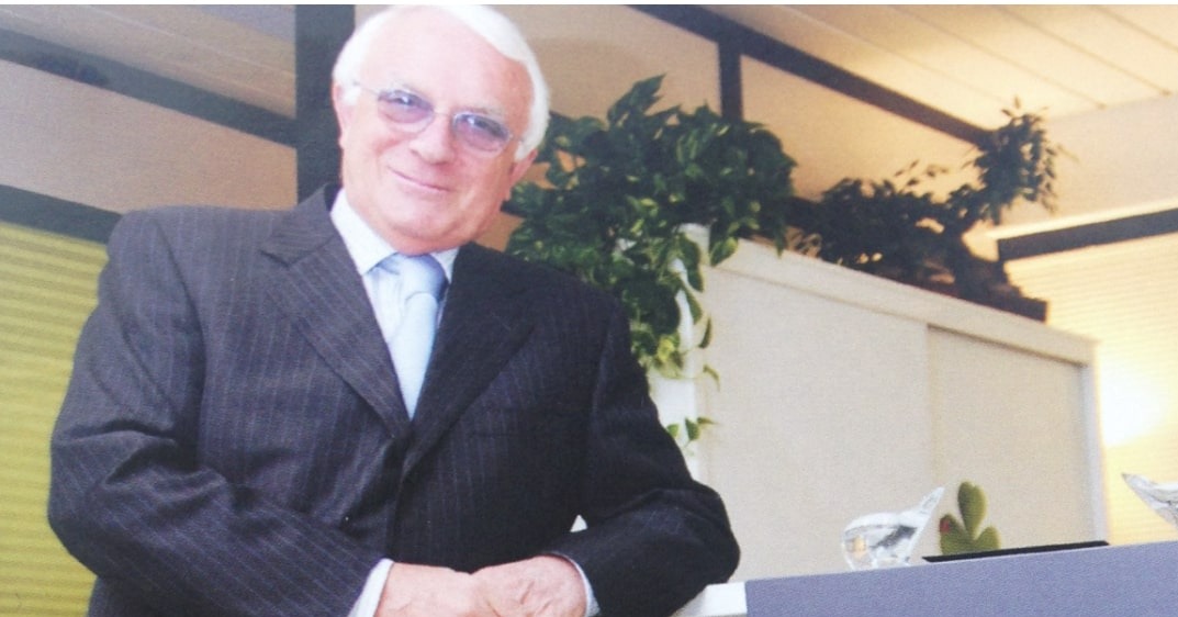 Si fa cambiare cognome  in memoria del nonno