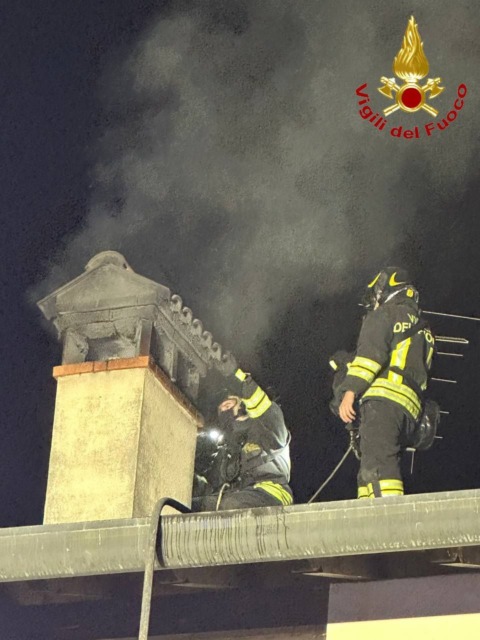 A fuoco una canna fumaria a Capo di Ponte: l’intervento dei Vigili del Fuoco