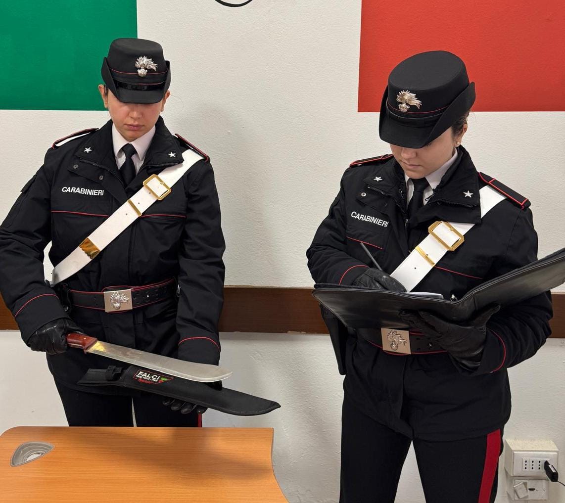 Aggredisce il fratello con un coltello, in manette un 49enne