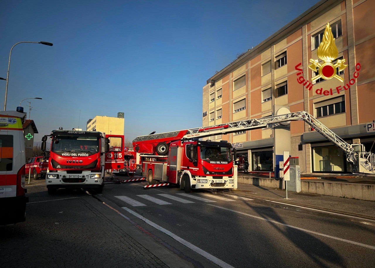 Brescia, via Dalmazia: incendio in un appartamento, evacuati tre persone e un cane