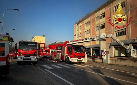 Brescia, via Dalmazia: incendio in un appartamento, evacuati tre persone e un cane