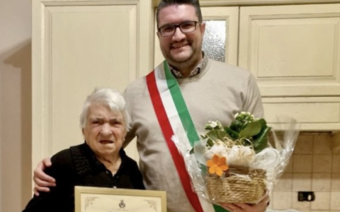 Cento candeline, compleanno speciale per la signora Alvidia