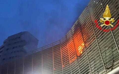 Centro Futura a Brescia: divampa l’incendio al secondo piano