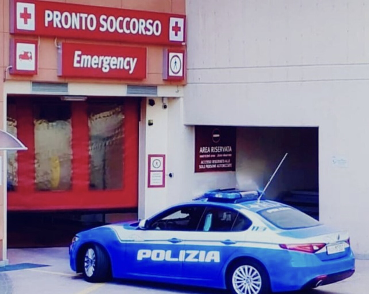 Città di Brescia: strattona i sanitari, prende per il bavero un’infermiera e danneggia la strumentazione, arrestato