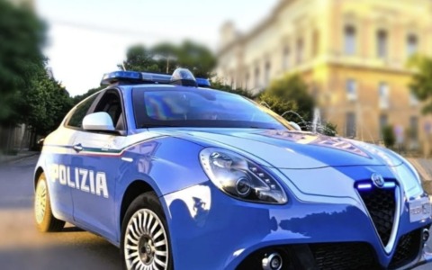 Droga nascosta nelle tasche: in due tentano la fuga, ora verranno espulsi