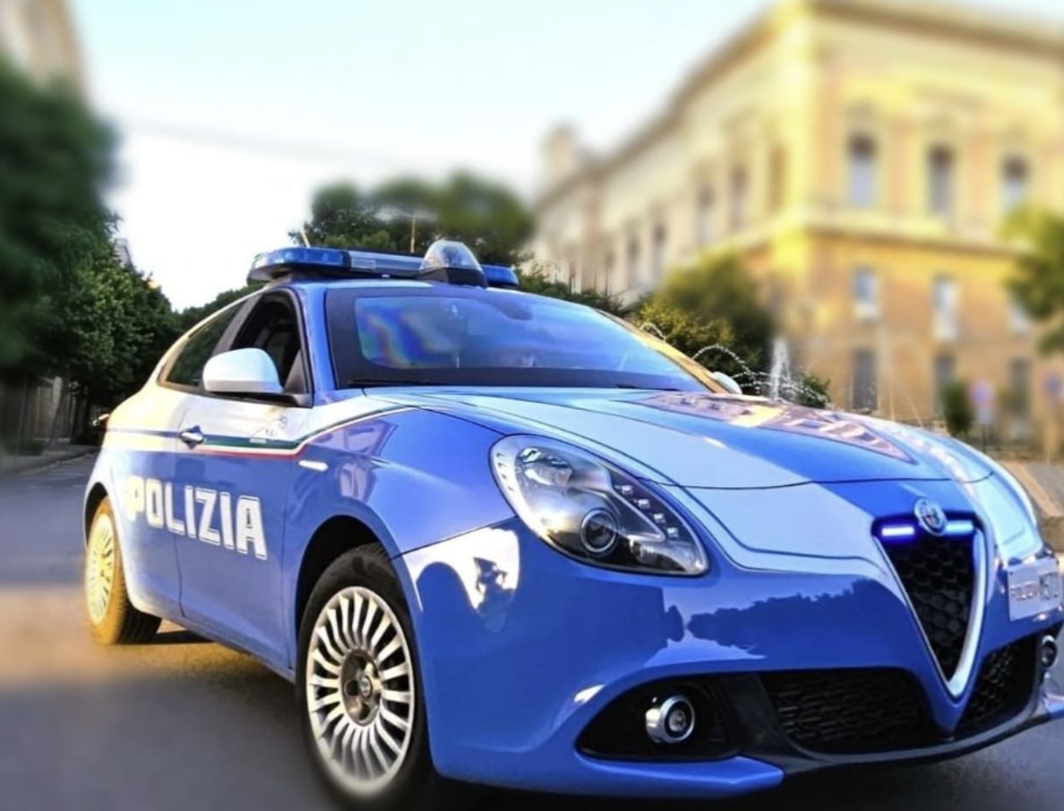 Droga nascosta nelle tasche: in due tentano la fuga, ora verranno espulsi