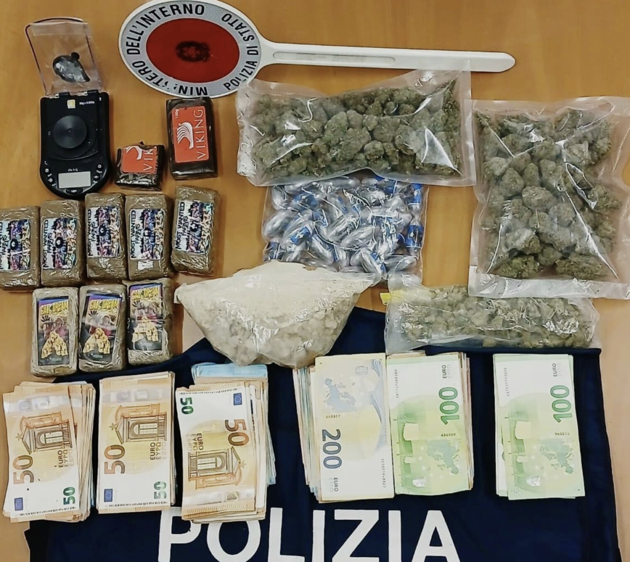 Spacciatori bresciani arrestati: i due sono stati trovati con hashish, ecstasy e marijuana