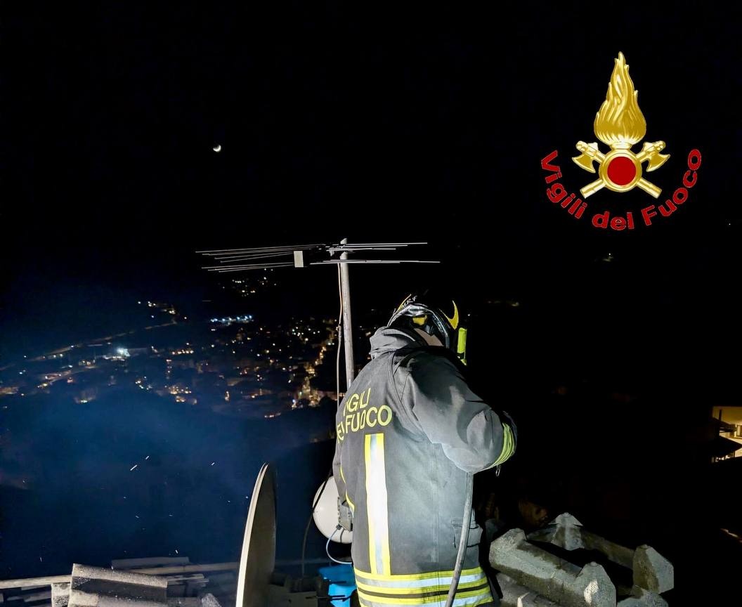 Edolo: incendio in un’abitazione, a fuoco una canna fumaria