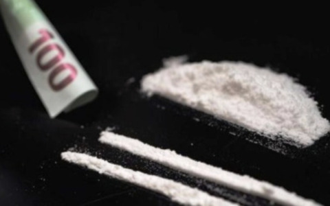 Arrestato per possesso di cocaina evade dai domiciliari, scattano nuovamente le manette