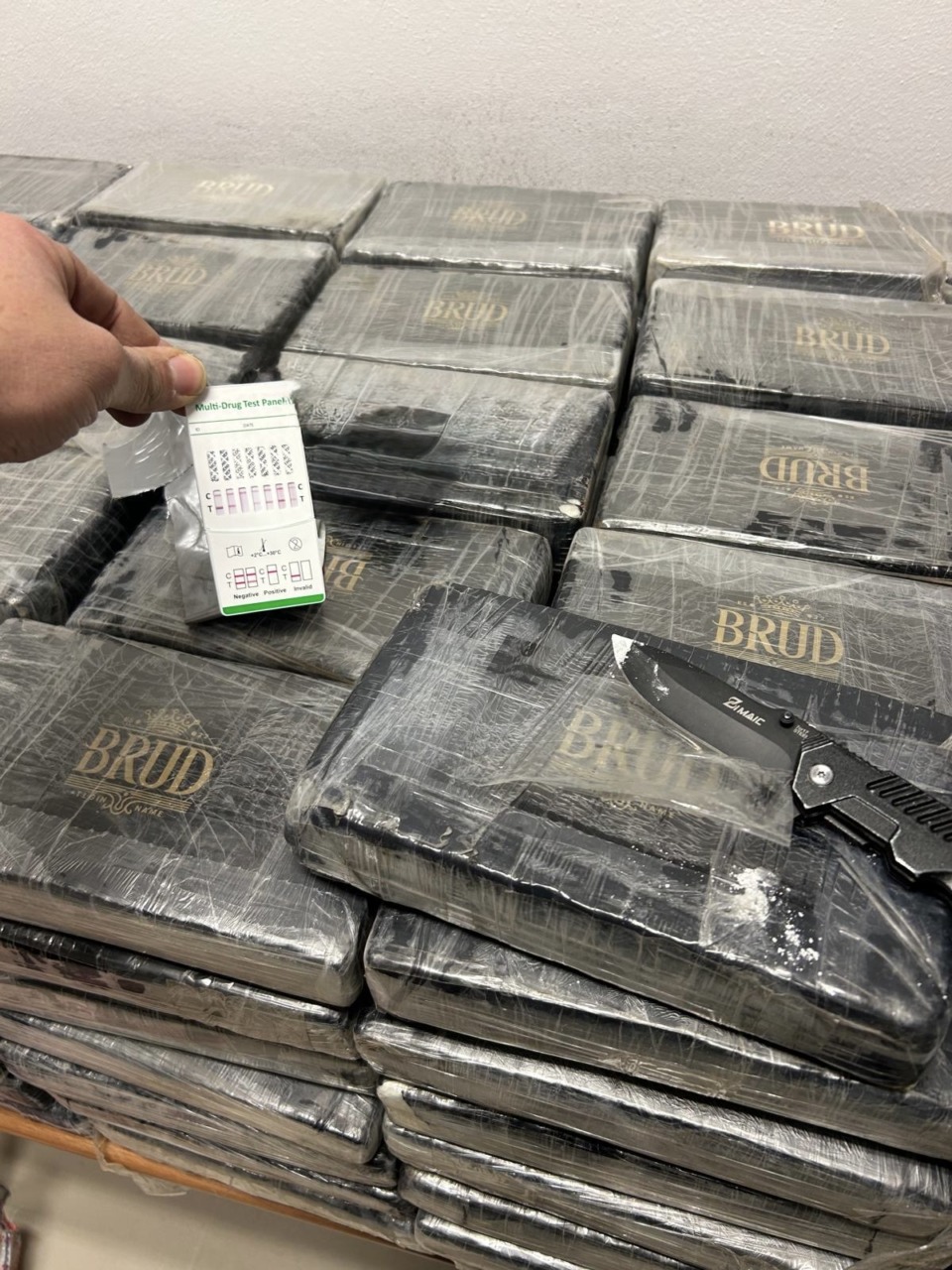 Fiamme Gialle: sequestrati oltre 160 chilogrammi di cocaina che viaggiava su un tir, due in manette