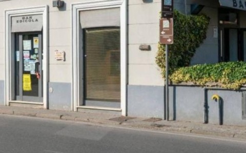 La storica edicola del paese chiude dopo decenni di attività: «Un pezzo di storia che se ne va»