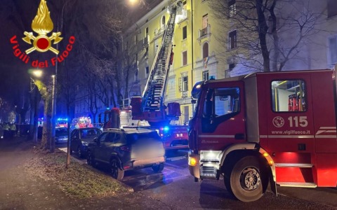 Incendio in un’abitazione in via Monte Nero a Brescia: muore una donna