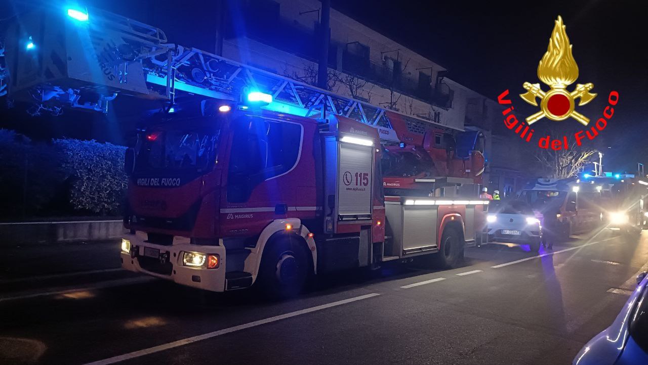 Incendio in via Buffalora: evacuati quattro appartamenti