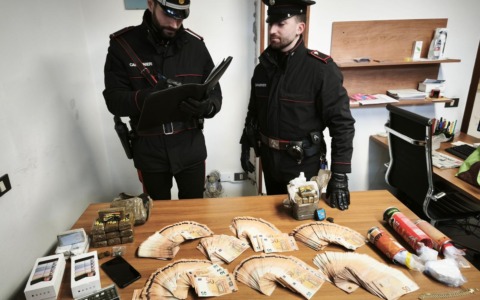 Operazione Grisù: 17 arrestati, traffico di droga da 400mila euro mensili