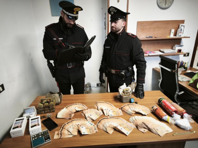 Operazione Grisù: 17 arrestati, traffico di droga da 400mila euro mensili