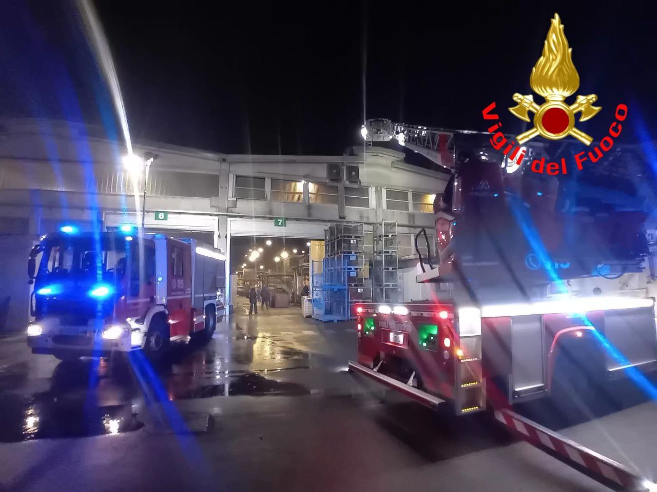 Pralboino: a fuoco una parte del tetto di una fonderia