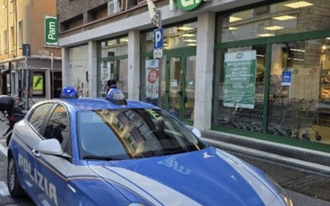 Rapina al supermercato Pam di Brescia: due in manette
