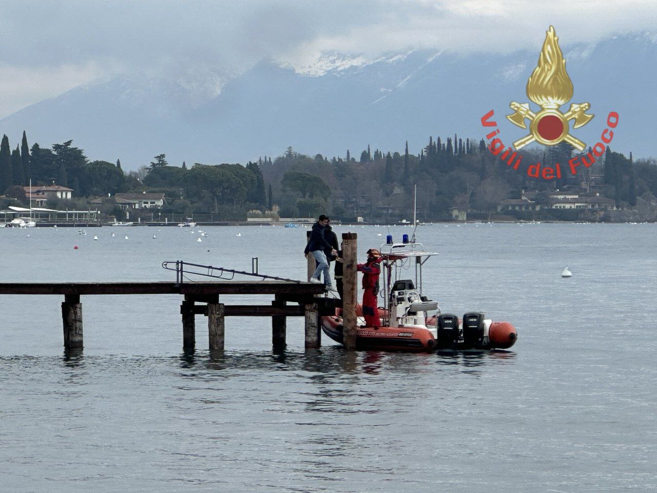 San Felice del Benaco: recuperata imbarcazione spiaggiata alla Gardiola