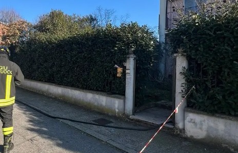 Scoppia l’incendio nell’appartamento: muore una donna di 75 anni a Orzinuovi