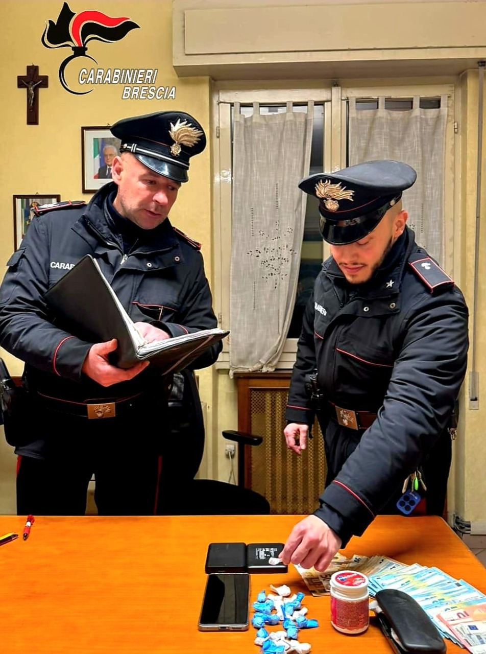 Spaccio: in manette un 25enne, trovato con cocaina ed oltre due mila euro in contanti