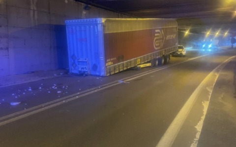 Ss45ter: disagi sul traffico a Villanuova dopo la perdita di un rimorchio