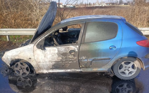 Auto in fiamme a  Chiari, illesa la conducente
