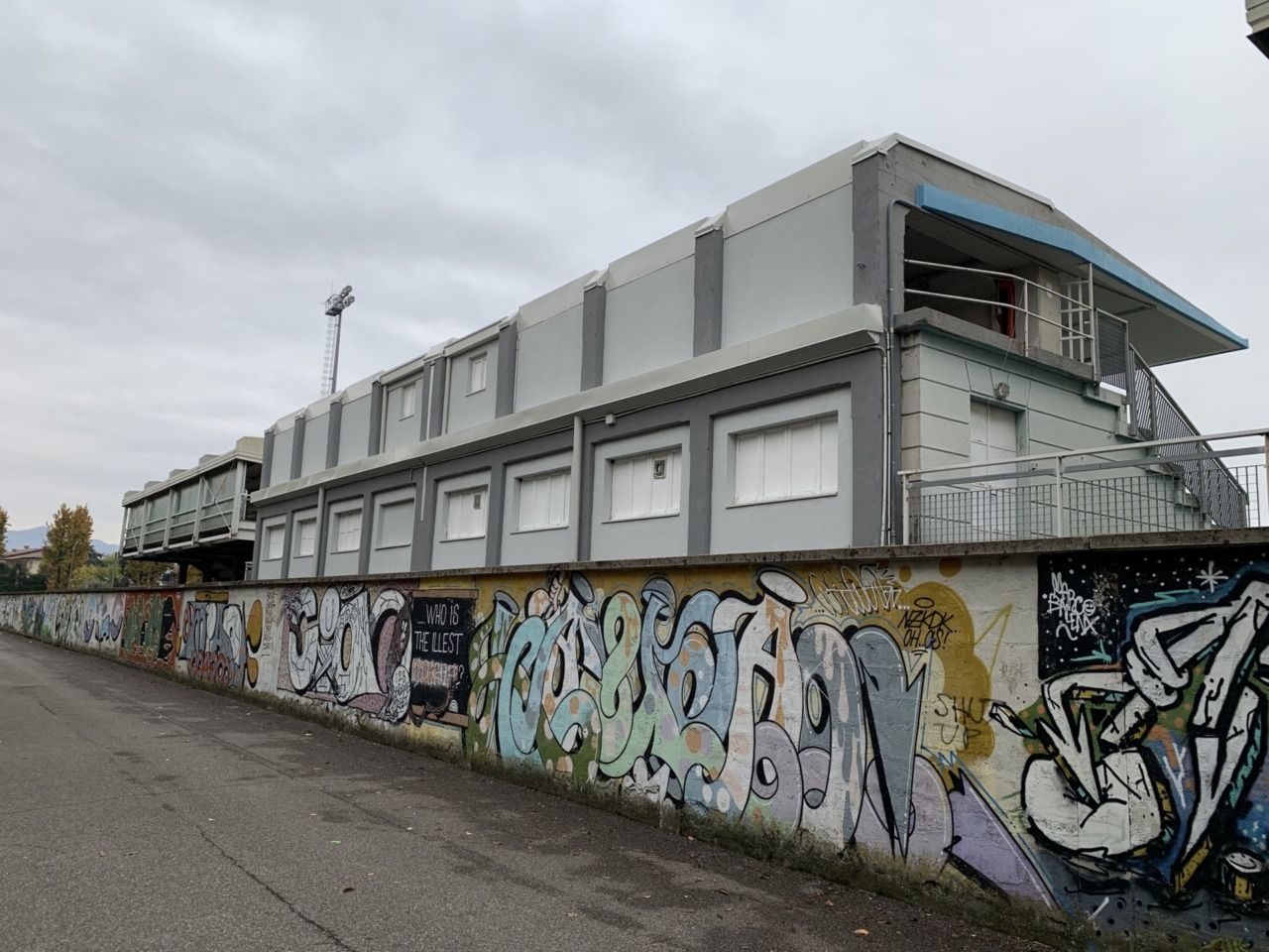 Rissa tra tifosi fuori dallo stadio prima di Pro Palazzolo – Pistoiese: un ferito