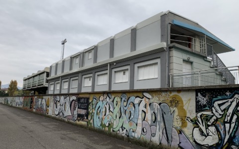 Rissa tra tifosi fuori dallo stadio prima di Pro Palazzolo – Pistoiese: un ferito