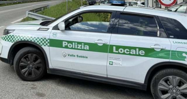 Al volante ubriaco tampona un’auto e scappa, scatta la denuncia