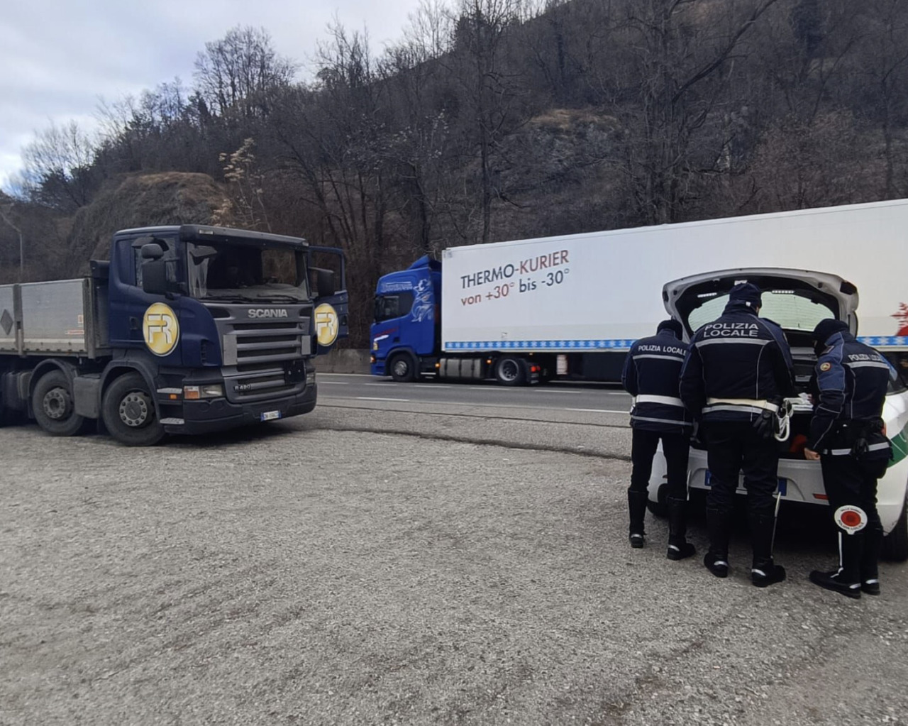 Autista di bus trovato senza Cqc e senza permesso di soggiorno per motivi di lavoro: scattano fermo amministrativo e sanzione